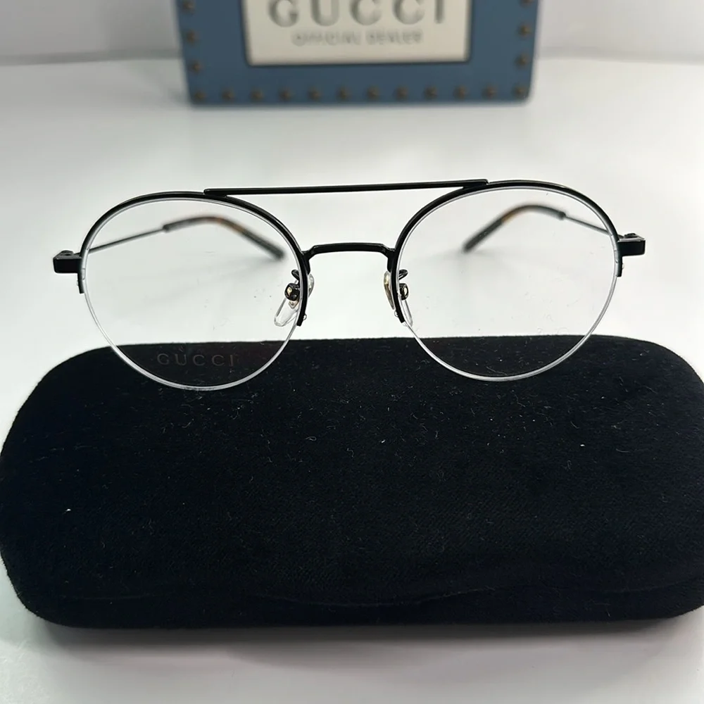 New Gucci GG0682O Oval/Round Eyeglasses – Sleek Metal and Injection Frame Men